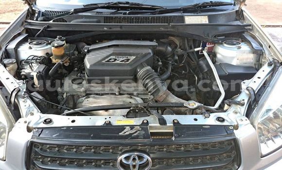 Nunua Ilio tumika Toyota RAV4 Fedha Gari ndani ya Nairobi nchini Nairobi Nunua Ilio tumika Toyota RAV4 Fedha Gari ndani ya Nairobi nchini Nairobi