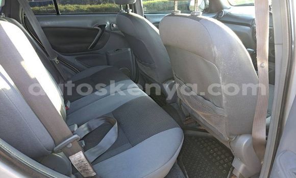 Nunua Ilio tumika Toyota RAV4 Fedha Gari ndani ya Nairobi nchini Nairobi Nunua Ilio tumika Toyota RAV4 Fedha Gari ndani ya Nairobi nchini Nairobi