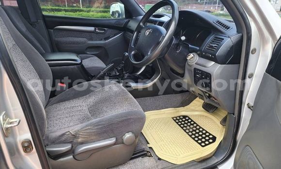 Nunua Ilio tumika Toyota Land Cruiser Prado Fedha Gari ndani ya Nairobi nchini Nairobi Nunua Ilio tumika Toyota Land Cruiser Prado Fedha Gari ndani ya Nairobi nchini Nairobi