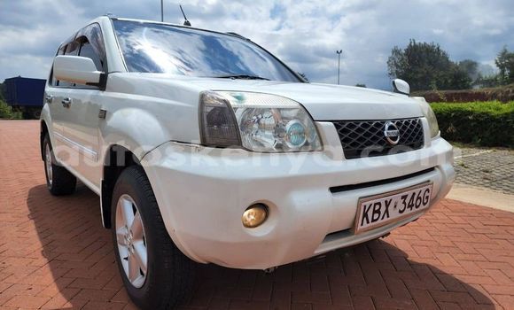 Oofamaa Nissan X–Trail White Makiinaa iti Nairobi keessatti Nairobi keessatti