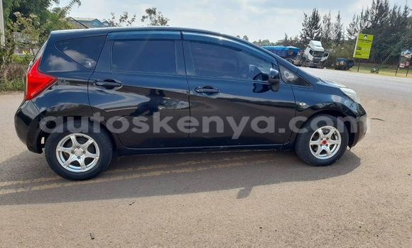 Oofamaa Nissan Note Black Makiinaa iti Nairobi keessatti Nairobi keessatti