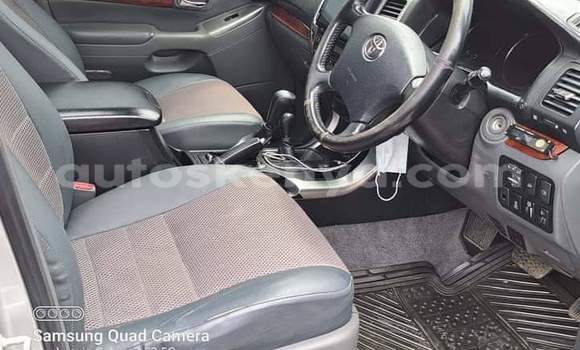 Oofamaa Toyota Land Cruiser Prado Silver Makiinaa iti Nairobi keessatti Nairobi keessatti Oofamaa Toyota Land Cruiser Prado Silver Makiinaa iti Nairobi keessatti Nairobi keessatti