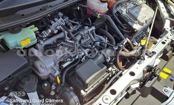 Oofamaa Toyota Axio Silver Makiinaa iti Nairobi keessatti Nairobi keessatti Oofamaa Toyota Axio Silver Makiinaa iti Nairobi keessatti Nairobi keessatti