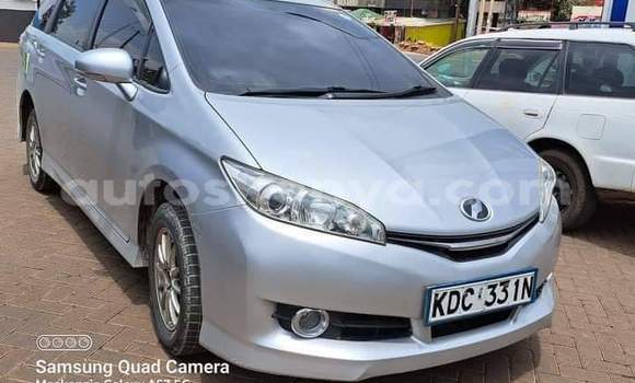 Oofamaa Toyota Wish Silver Makiinaa iti Nairobi keessatti Nairobi keessatti