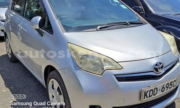 Oofamaa Toyota Ractis Silver Makiinaa iti Nairobi keessatti Nairobi keessatti