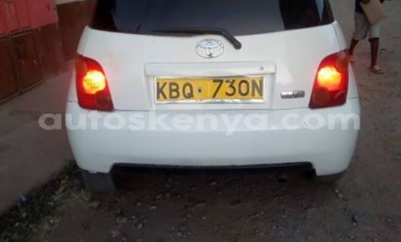 Oofamaa Toyota IST White Makiinaa iti Nanyuki keessatti Rift Valley keessatti Oofamaa Toyota IST White Makiinaa iti Nanyuki keessatti Rift Valley keessatti