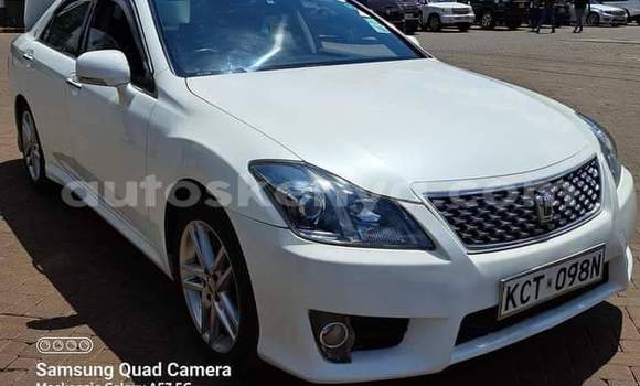 Oofamaa Toyota Crown White Makiinaa iti Nairobi keessatti Nairobi keessatti Oofamaa Toyota Crown White Makiinaa iti Nairobi keessatti Nairobi keessatti