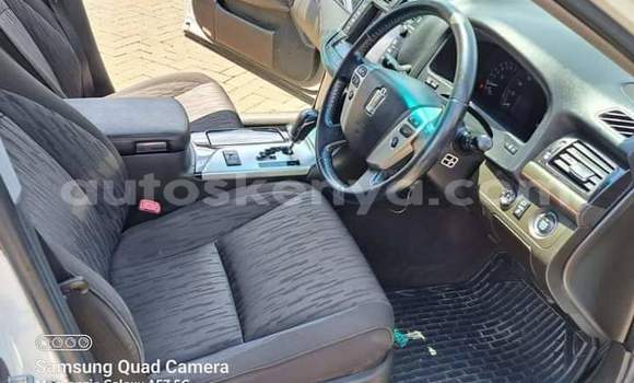 Oofamaa Toyota Crown White Makiinaa iti Nairobi keessatti Nairobi keessatti Oofamaa Toyota Crown White Makiinaa iti Nairobi keessatti Nairobi keessatti