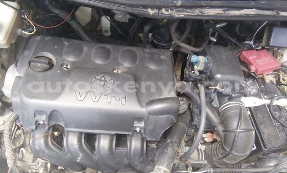 Oofamaa Toyota IST White Makiinaa iti Nanyuki keessatti Rift Valley keessatti Oofamaa Toyota IST White Makiinaa iti Nanyuki keessatti Rift Valley keessatti