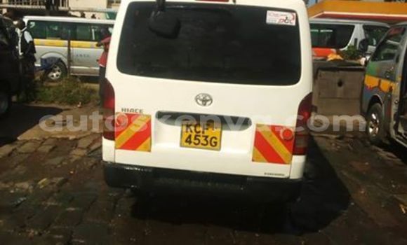 Oofamaa Toyota Hiace White Makiinaa iti Nairobi keessatti Nairobi keessatti Oofamaa Toyota Hiace White Makiinaa iti Nairobi keessatti Nairobi keessatti