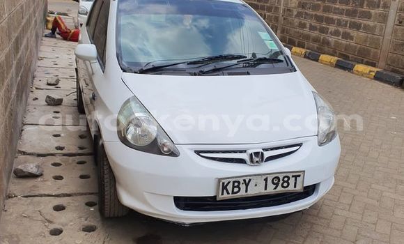 Nunua Ilio tumika Honda Fit Nyeupe Gari ndani ya Nairobi nchini Nairobi