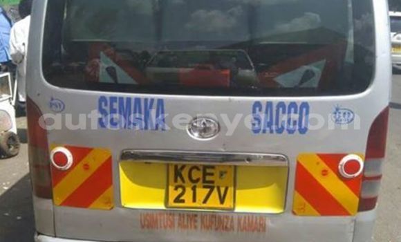 Oofamaa Toyota Hiace Silver Makiinaa iti Nairobi keessatti Nairobi keessatti Oofamaa Toyota Hiace Silver Makiinaa iti Nairobi keessatti Nairobi keessatti