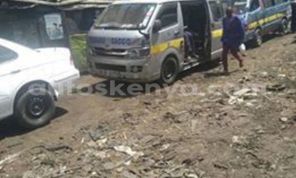 Oofamaa Toyota Hiace Silver Makiinaa iti Nairobi keessatti Nairobi keessatti Oofamaa Toyota Hiace Silver Makiinaa iti Nairobi keessatti Nairobi keessatti
