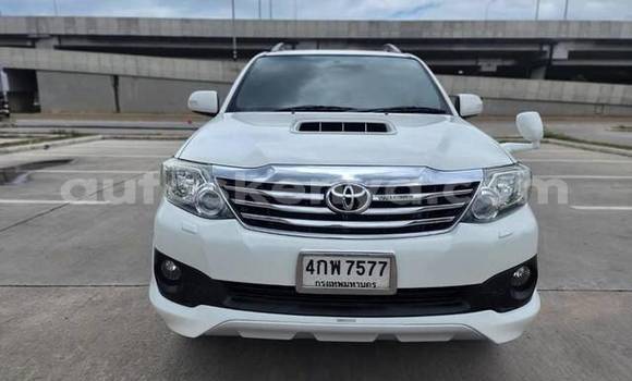 Nunua Ilio tumika Toyota Fortuner Nyeupe Gari ndani ya Thika nchini Nairobi