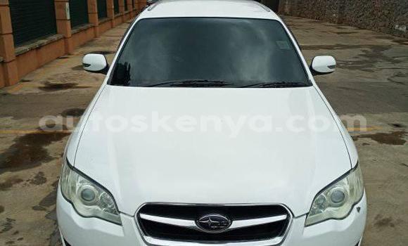 Oofamaa Subaru Legacy White Makiinaa iti Nairobi keessatti Nairobi keessatti