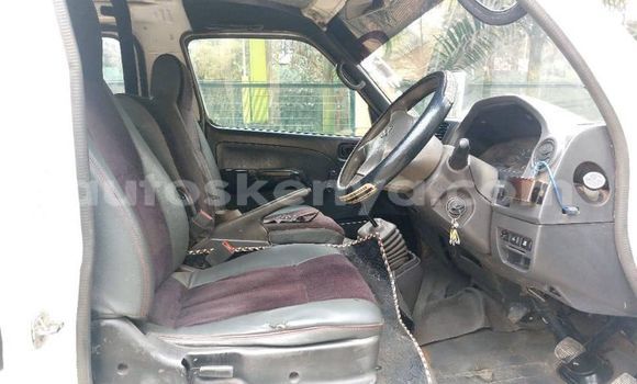 Oofamaa Nissan Caravan White Makiinaa iti Nairobi keessatti Nairobi keessatti Oofamaa Nissan Caravan White Makiinaa iti Nairobi keessatti Nairobi keessatti