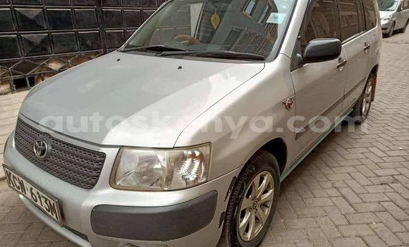 Oofamaa Toyota Succeed Silver Makiinaa iti Nairobi keessatti Nairobi keessatti