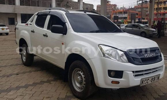 Oofamaa Isuzu D–MAX White Makiinaa iti Nairobi keessatti Nairobi keessatti