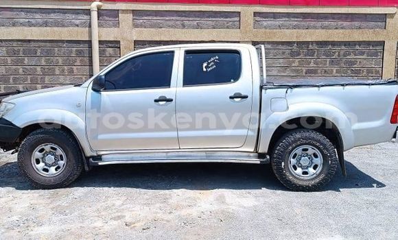 Nunua Ilio tumika Toyota Hilux Fedha Gari ndani ya Nairobi nchini Nairobi