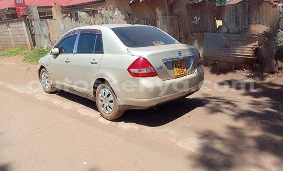 Oofamaa Nissan tiida Beige Makiinaa iti Kiambu keessatti Central Kenya keessatti Oofamaa Nissan tiida Beige Makiinaa iti Kiambu keessatti Central Kenya keessatti