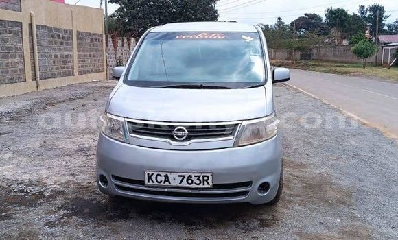 Oofamaa Nissan Serena Silver Makiinaa iti Nairobi keessatti Nairobi keessatti