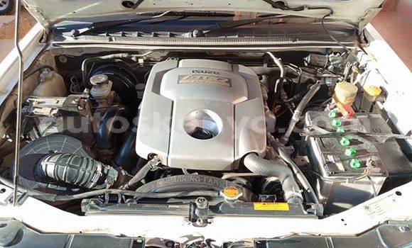 Oofamaa Isuzu D–MAX White Makiinaa iti Kiambu keessatti Central Kenya keessatti Oofamaa Isuzu D–MAX White Makiinaa iti Kiambu keessatti Central Kenya keessatti