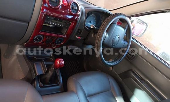 Oofamaa Isuzu D–MAX White Makiinaa iti Kiambu keessatti Central Kenya keessatti Oofamaa Isuzu D–MAX White Makiinaa iti Kiambu keessatti Central Kenya keessatti