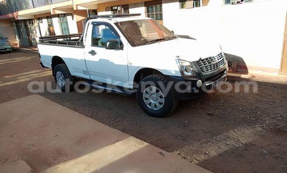 Oofamaa Isuzu D–MAX White Makiinaa iti Kiambu keessatti Central Kenya keessatti Oofamaa Isuzu D–MAX White Makiinaa iti Kiambu keessatti Central Kenya keessatti