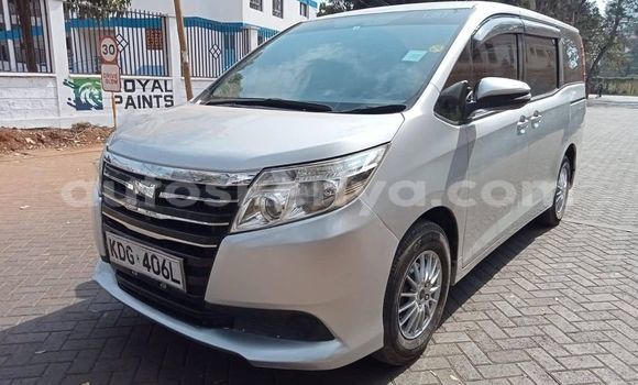 Nunua Ilio tumika Toyota Noah Fedha Gari ndani ya Nairobi nchini Nairobi Nunua Ilio tumika Toyota Noah Fedha Gari ndani ya Nairobi nchini Nairobi