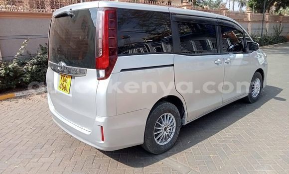 Nunua Ilio tumika Toyota Noah Fedha Gari ndani ya Nairobi nchini Nairobi Nunua Ilio tumika Toyota Noah Fedha Gari ndani ya Nairobi nchini Nairobi