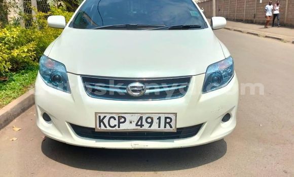 Oofamaa Toyota Fielder White Makiinaa iti Nairobi keessatti Nairobi keessatti