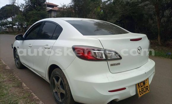 Nunua Ilio tumika Mazda Axela Nyeupe Gari ndani ya Nairobi nchini Nairobi