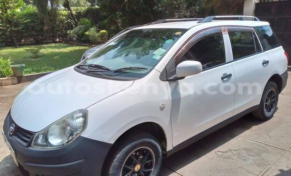Oofamaa Nissan AD White Makiinaa iti Nairobi keessatti Nairobi keessatti