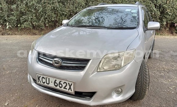 Oofamaa Toyota Fielder Silver Makiinaa iti Nairobi keessatti Nairobi keessatti