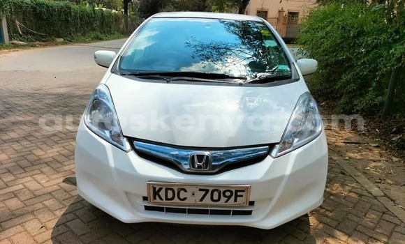 Buy Used Honda Fit White Car in Nairobi in Nairobi