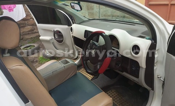 Oofamaa Toyota Passo White Makiinaa iti Nairobi keessatti Nairobi keessatti Oofamaa Toyota Passo White Makiinaa iti Nairobi keessatti Nairobi keessatti