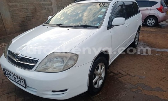 Oofamaa Toyota Fielder White Makiinaa iti Nairobi keessatti Nairobi keessatti