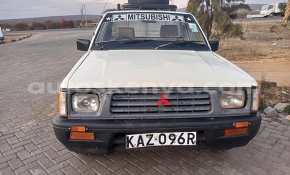 Nunua Ilio tumika Mitsubishi L200 Nyeupe Gari ndani ya Ruiru nchini Nairobi Nunua Ilio tumika Mitsubishi L200 Nyeupe Gari ndani ya Ruiru nchini Nairobi