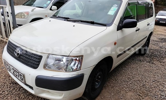 Oofamaa Toyota Succeed White Makiinaa iti Ruiru keessatti Nairobi keessatti