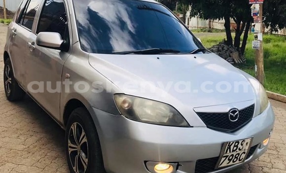 Oofamaa Mazda Demio Silver Makiinaa iti Nairobi keessatti Nairobi keessatti