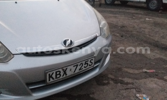 Oofamaa Toyota Wish Silver Makiinaa iti Nairobi keessatti Nairobi keessatti