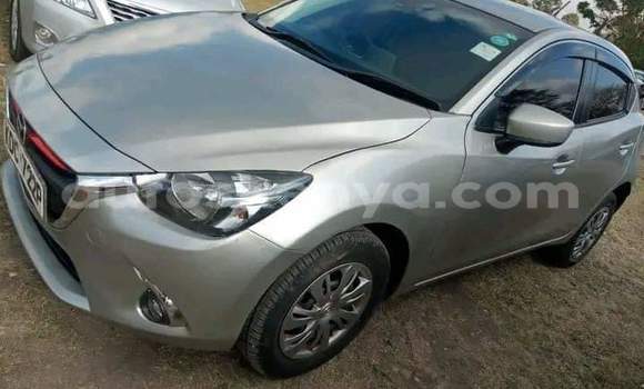Oofamaa Mazda Demio Silver Makiinaa iti Nairobi keessatti Nairobi keessatti Oofamaa Mazda Demio Silver Makiinaa iti Nairobi keessatti Nairobi keessatti