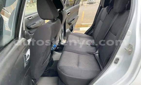 Oofamaa Suzuki Swift White Makiinaa iti Nairobi keessatti Nairobi keessatti Oofamaa Suzuki Swift White Makiinaa iti Nairobi keessatti Nairobi keessatti