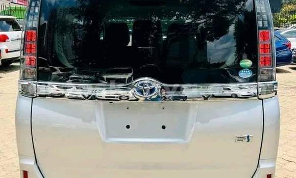 Oofamaa Toyota Voxy Silver Makiinaa iti Nairobi keessatti Nairobi keessatti Oofamaa Toyota Voxy Silver Makiinaa iti Nairobi keessatti Nairobi keessatti