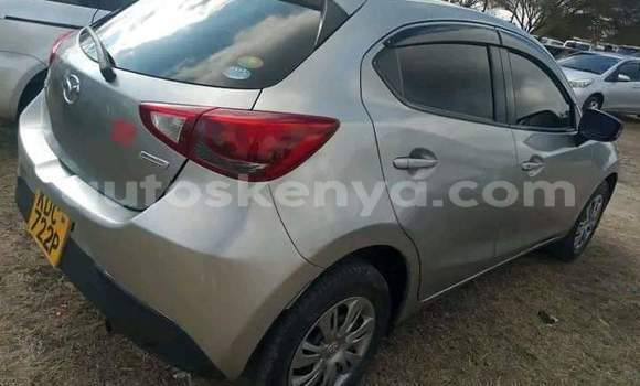 Oofamaa Mazda Demio Silver Makiinaa iti Nairobi keessatti Nairobi keessatti