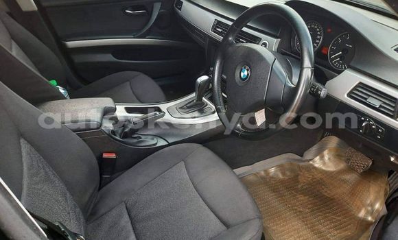 Oofamaa BMW 3–Series Blue Makiinaa iti Nairobi keessatti Nairobi keessatti Oofamaa BMW 3–Series Blue Makiinaa iti Nairobi keessatti Nairobi keessatti