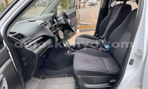 Oofamaa Suzuki Swift White Makiinaa iti Nairobi keessatti Nairobi keessatti Oofamaa Suzuki Swift White Makiinaa iti Nairobi keessatti Nairobi keessatti