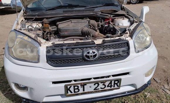 Oofamaa Toyota RAV4 White Makiinaa iti Nairobi keessatti Nairobi keessatti