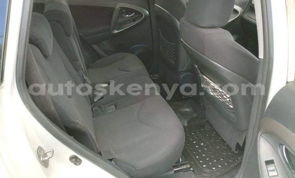 Oofamaa Toyota RAV4 White Makiinaa iti Nairobi keessatti Nairobi keessatti Oofamaa Toyota RAV4 White Makiinaa iti Nairobi keessatti Nairobi keessatti