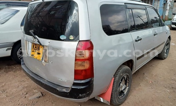 Oofamaa Toyota Succeed Silver Makiinaa iti Nairobi keessatti Nairobi keessatti
